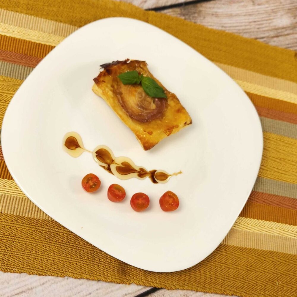 Resultado de la receta Hojaldres de Cebolla Caramelizada y Queso de Cabra