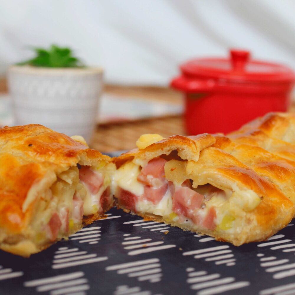 Resultado de la receta Rollo de hojaldre con Jamón, Queso y Puerro