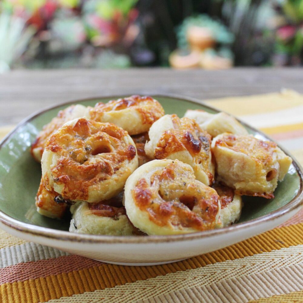Resultado de la receta Rollitos de Jamón y Queso de Hojaldres